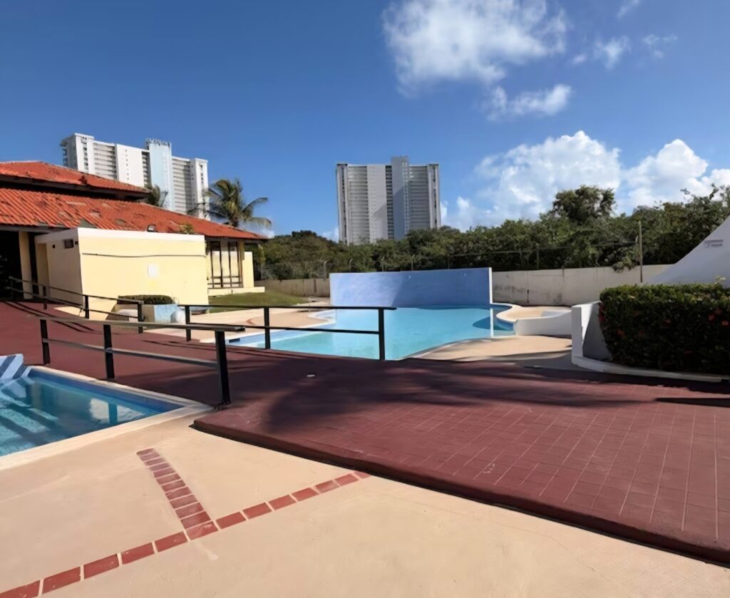 Children’s swimming pool at Villa Marina complex in Fajardo, ideal for families
